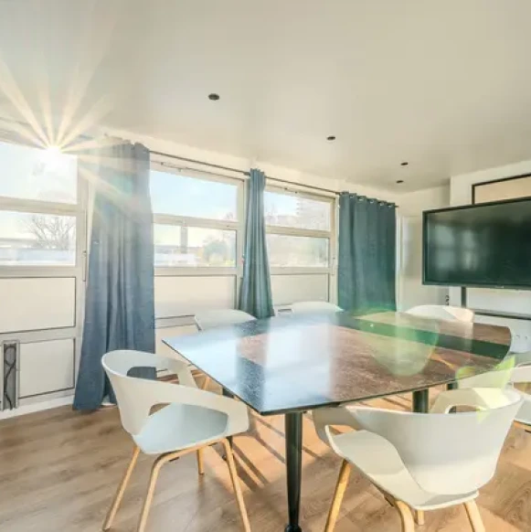 Bureau privé 24 m² 5 postes Location bureau Quai Aulagnier Asnières-sur-Seine 92600 - photo 1