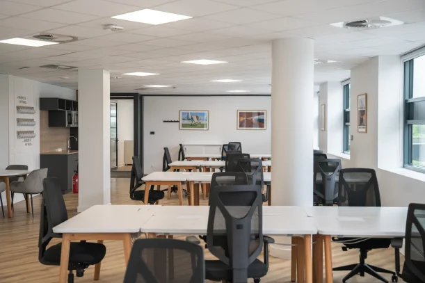 Bureau privé - 59800 - 18 postes - 6394€