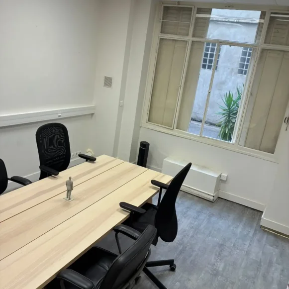 Espace indépendant 40 m² 10 postes Location bureau Boulevard Richard-Lenoir Paris 75011 - photo 3