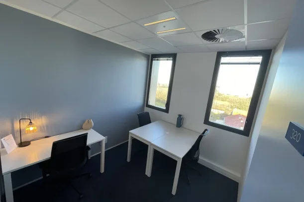 Bureau privé - 44400 - 2 postes - 605€