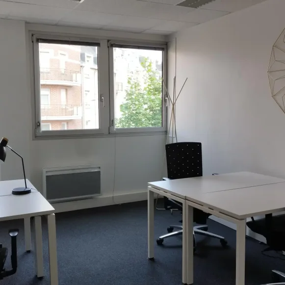 Bureau privé 15 m² 5 postes Coworking Rue de Lessard Rouen 76100 - photo 1