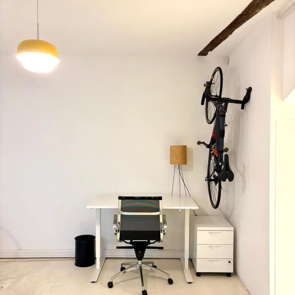 Bureau privé 17 m² 4 postes Location bureau Rue Lamartine Paris 75009 - photo 5