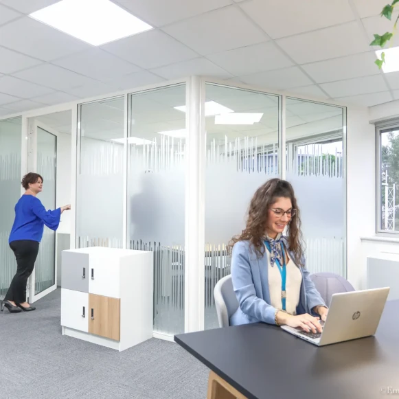 Bureau privé 15 m² 3 postes Coworking Avenue Didier Daurat Blagnac 31700 - photo 2