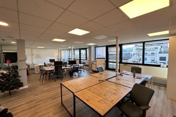 Open Space - 92300 - 15 postes - 250€