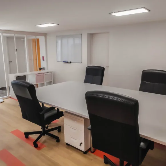 Bureau privé 27 m² 5 postes Coworking Rue Paul Bellamy Nantes 44000 - photo 5