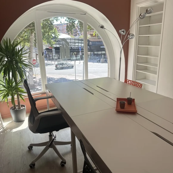 Bureau privé 17 m² 4 postes Location bureau Rue d'Aubuisson Toulouse 31000 - photo 7