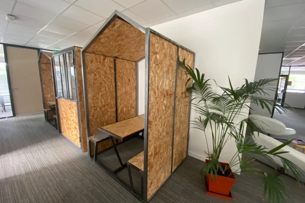 Open Space - 69570 - 6 postes - 250€