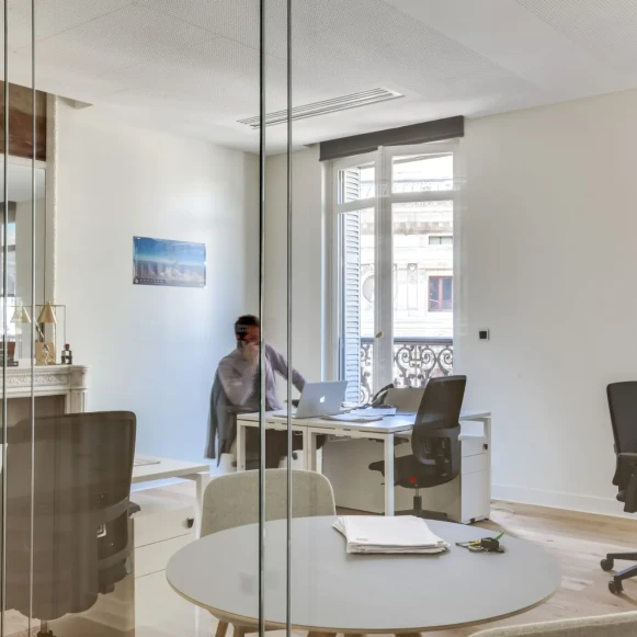 Bureau privé 48 m² 8 postes Coworking Rue Meyerbeer Paris 75009 - photo 3