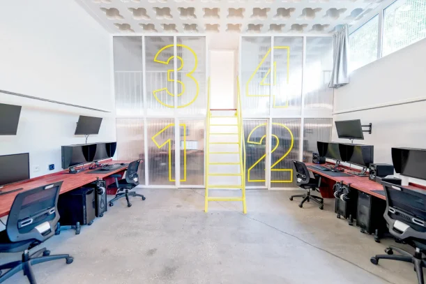 Open Space - 75020 - 4 postes - 700€