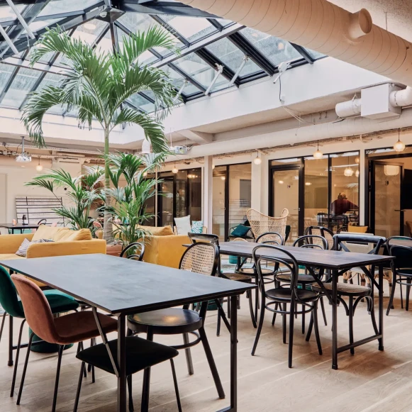 Espace indépendant 450 m² 68 postes Location bureau Rue Duhesme Paris 75018 - photo 1