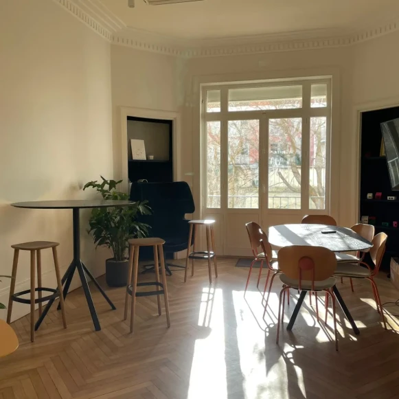 Bureau privé 18 m² 4 postes Location bureau Cours Gambetta Lyon 69007 - photo 4