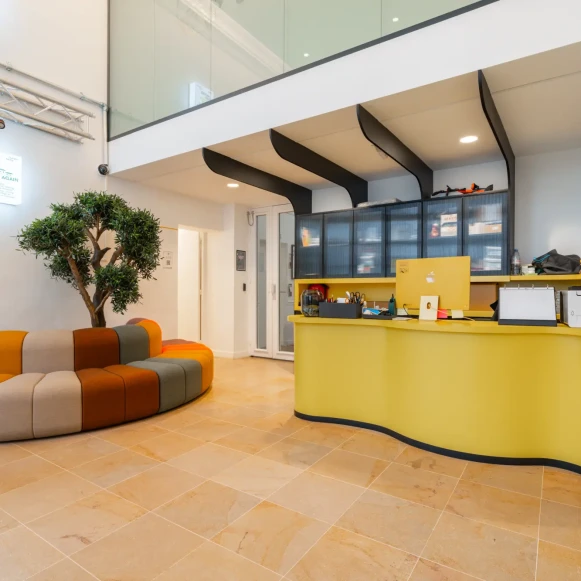 Espace indépendant 280 m² 42 postes Location bureau Rue Saint-Fiacre Paris 75002 - photo 2