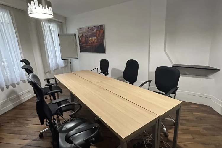 Bureau privé - 75011 - 4 postes - 1850€