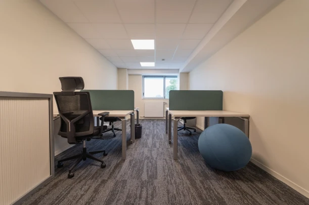 Open Space - 86000 - 3 postes - 230€