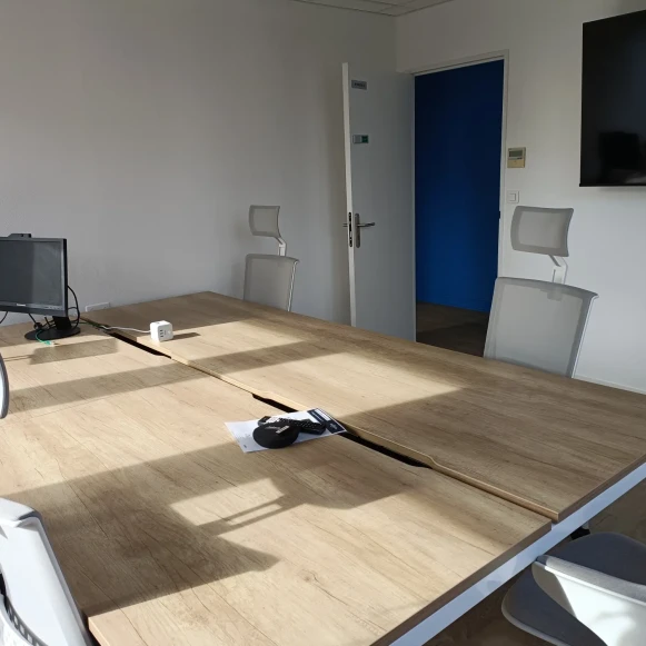 Bureau privé 18 m² 4 postes Coworking Rue Albert Dennery Tours 37000 - photo 5