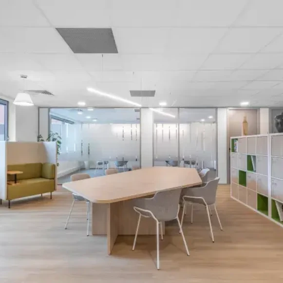 Bureau privé 16 m² 3 postes Coworking Rue Jeanne d'Arc Rouen 76000 - photo 2