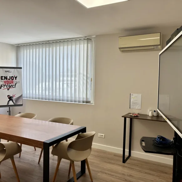 Bureau privé 18 m² 3 postes Location bureau Chemin des Vernèdes Puget-sur-Argens 83480 - photo 6