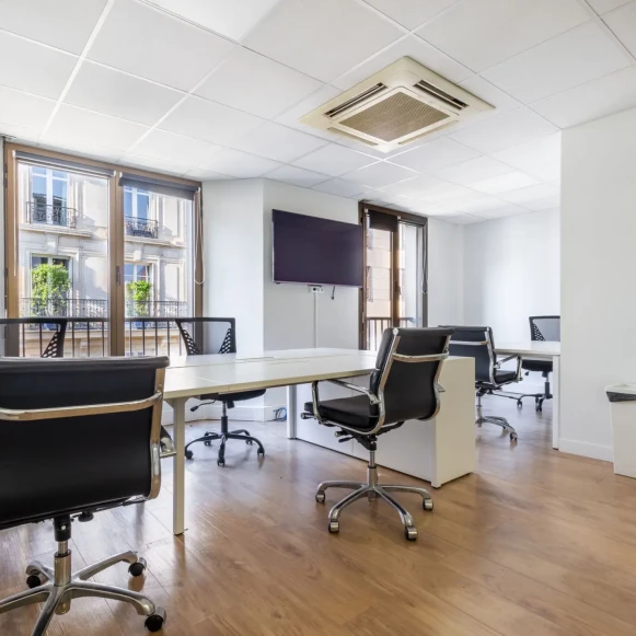 Bureau privé 25 m² 8 postes Coworking Rue Jadin Paris 75017 - photo 3