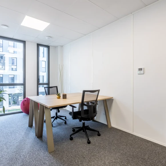 Bureau privé 11 m² 2 postes Coworking Rue de la Martinellerie Trélazé 49800 - photo 1