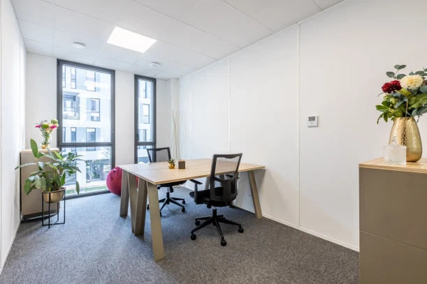 Bureau privé - 49800 - 2 postes - 723€