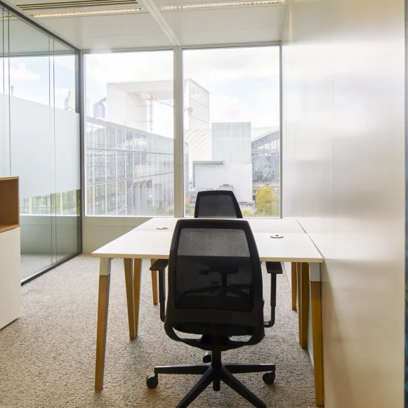 Bureau privé 14 m² 2 postes Location bureau Esplanade du Général de Gaulle Courbevoie 92931 - photo 2