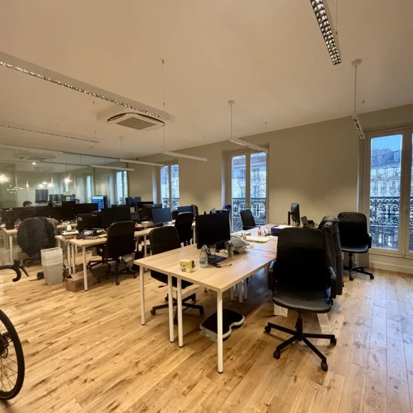 Bureau privé 50 m² 18 postes Location bureau Boulevard de Sébastopol Paris 75002 - photo 5