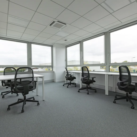 Bureau privé 4 m² 1 poste Location bureau Allée Charles Pathé Bourges 18000 - photo 2