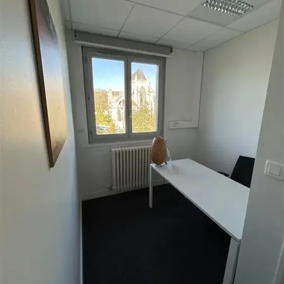 Bureau privé 15 m² 5 postes Coworking Rue du Pont de Paris Beauvais 60000 - photo 12