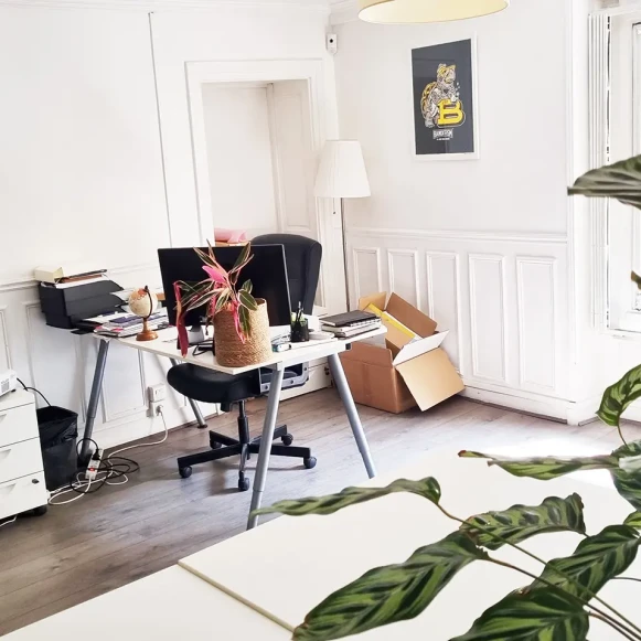 Bureau privé 22 m² 5 postes Location bureau Rue Meslay Paris 75003 - photo 1