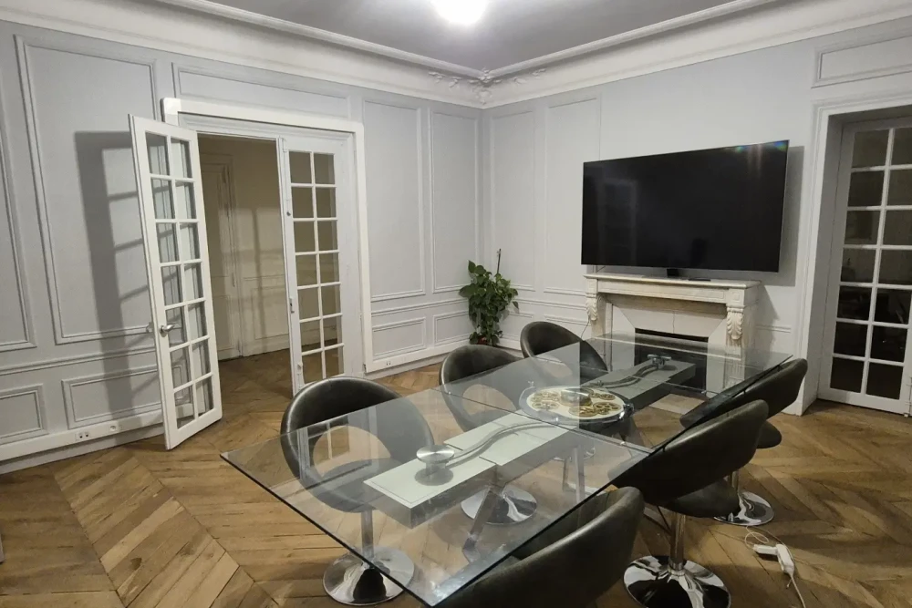 Bureau privé - 75008 - 20 postes - 9000€