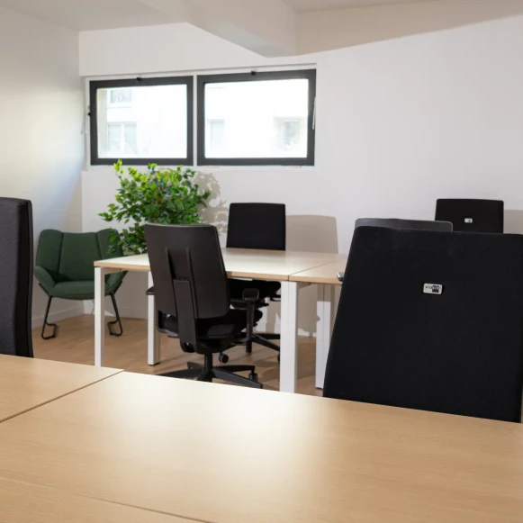 Bureau privé 33 m² 8 postes Coworking Avenue du Général Michel Bizot Paris 75012 - photo 1