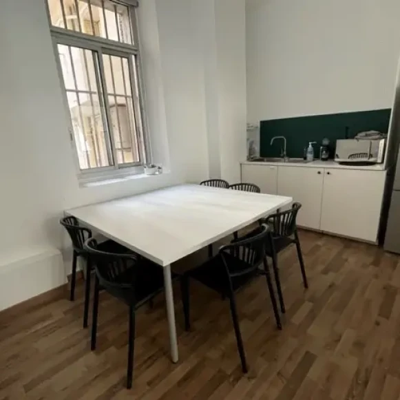 Bureau privé 50 m² 6 postes Coworking Rue Bailli de Suffren Marseille 13001 - photo 3