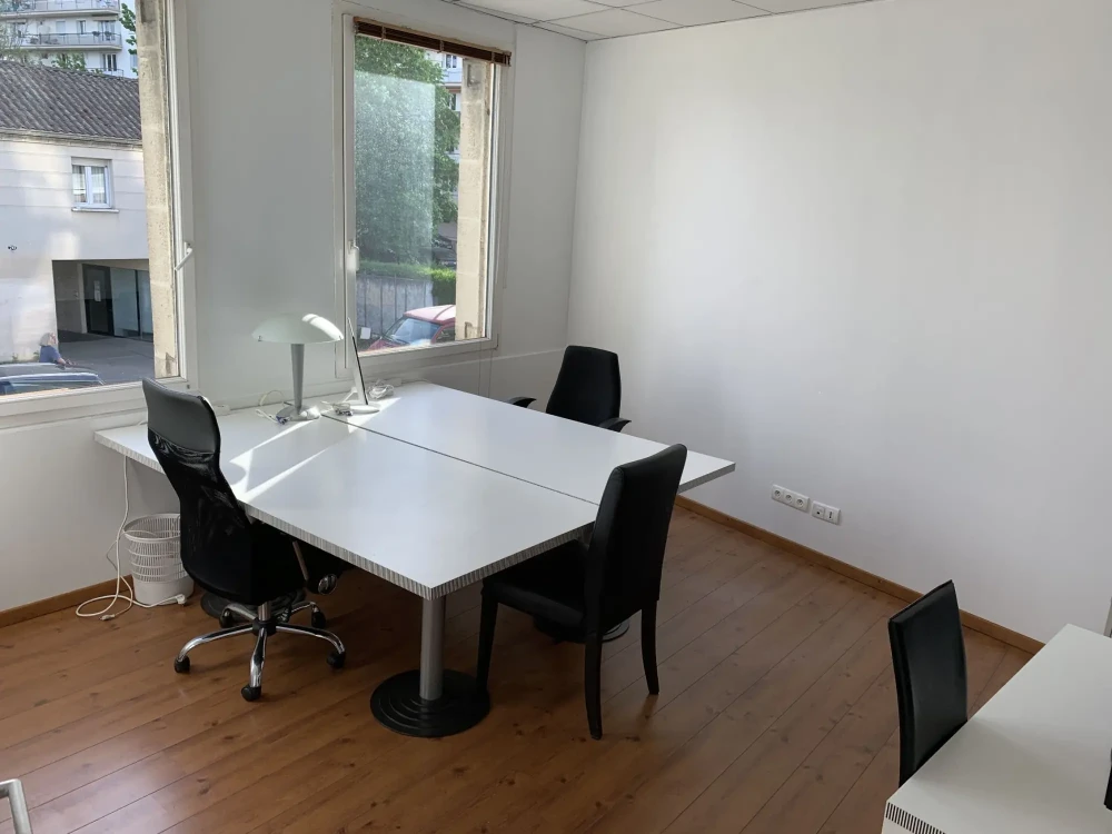 Bureau privé - 33200 - 4 postes - 650€