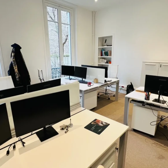 Espace indépendant 140 m² 20 postes Location bureau Place du Général Catroux Paris 75017 - photo 4