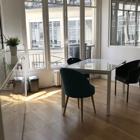 Espace indépendant 74 m² 8 postes Location bureau Rue Tronchet Paris 75008 - photo 1