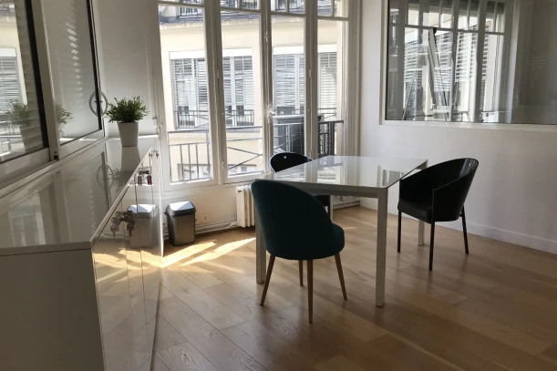 Espace indépendant - 75008 - 12 postes - 5600€