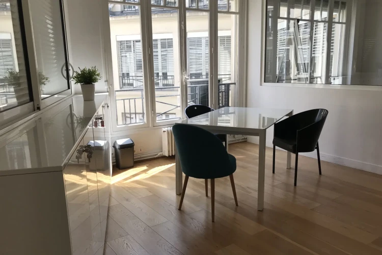 Espace indépendant - 75008 - 8 postes - 5600€