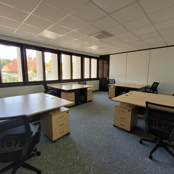 Bureau privé 30 m² 8 postes Coworking Boulevard de Valmy Roanne 42300 - photo 1