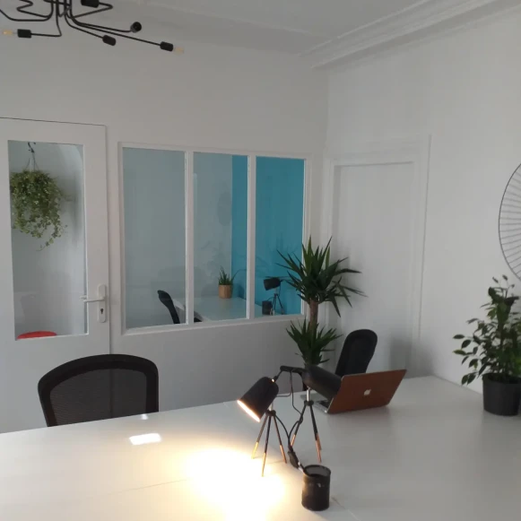 Espace indépendant 84 m² 15 postes Location bureau Rue Commines Paris 75003 - photo 12