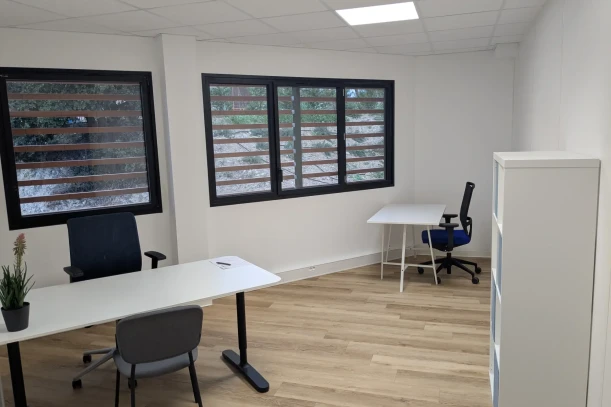 Bureau privé - 13770 - 2 postes - 500€