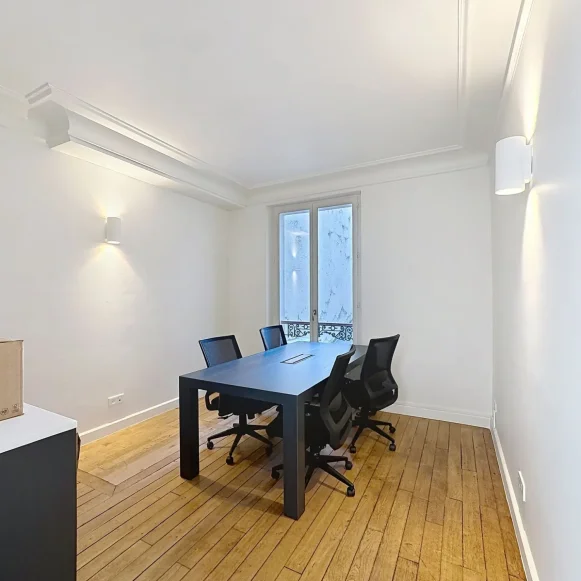 Espace indépendant 60 m² 14 postes Location bureau Rue Truffaut Paris 75017 - photo 6