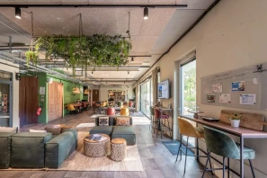 Bureau privé - 06410 - 2 postes - 750€