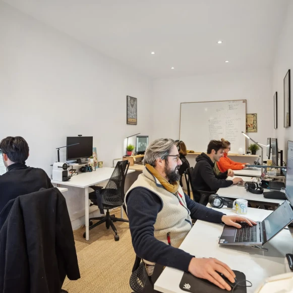 Bureau privé 30 m² 6 postes Location bureau Rue Neuve Sainte-Catherine Marseille 13007 - photo 1