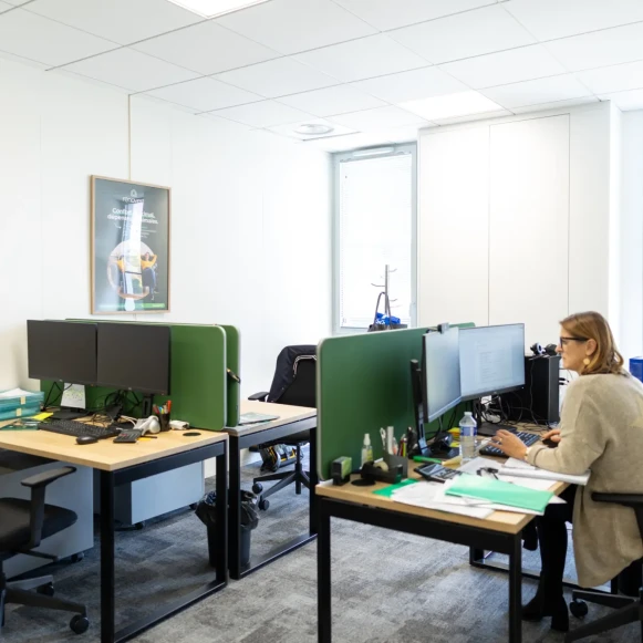 Bureau privé 13 m² 2 postes Location bureau Rue Voie Lactée Saint-Didier-au-Mont-d'Or 69370 - photo 4