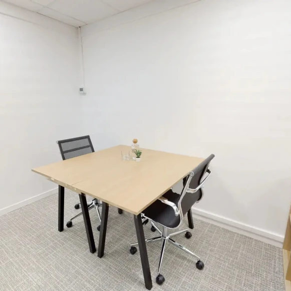 Bureau privé 10 m² 3 postes Coworking Rue Royale Saint-Cloud 92210 - photo 5
