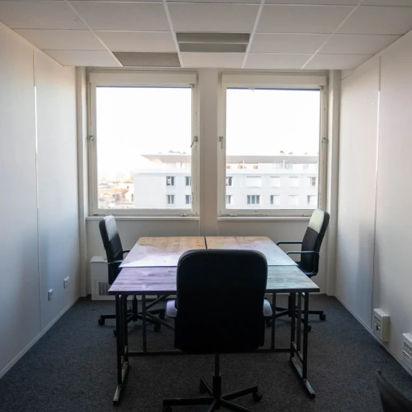 Bureau privé 16 m² 3 postes Location bureau Boulevard Victor Hugo Clichy 92110 - photo 1