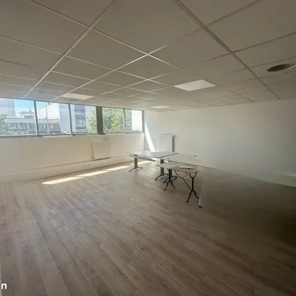 Bureau privé 55 m² 8 postes Coworking Avenue du 8 Mai 1945 Sarcelles 95200 - photo 2