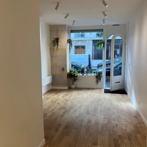Espace indépendant 30 m² 5 postes Location bureau Rue Sedillot Paris 75007 - photo 1