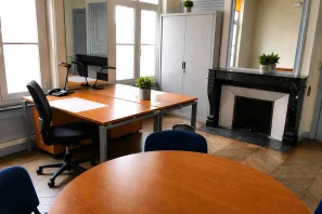 Bureau privé - 80000 - 2 postes - 853€