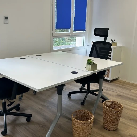 Bureau privé 13 m² 2 postes Coworking Rue du Mont Griffon Yerres 91330 - photo 3